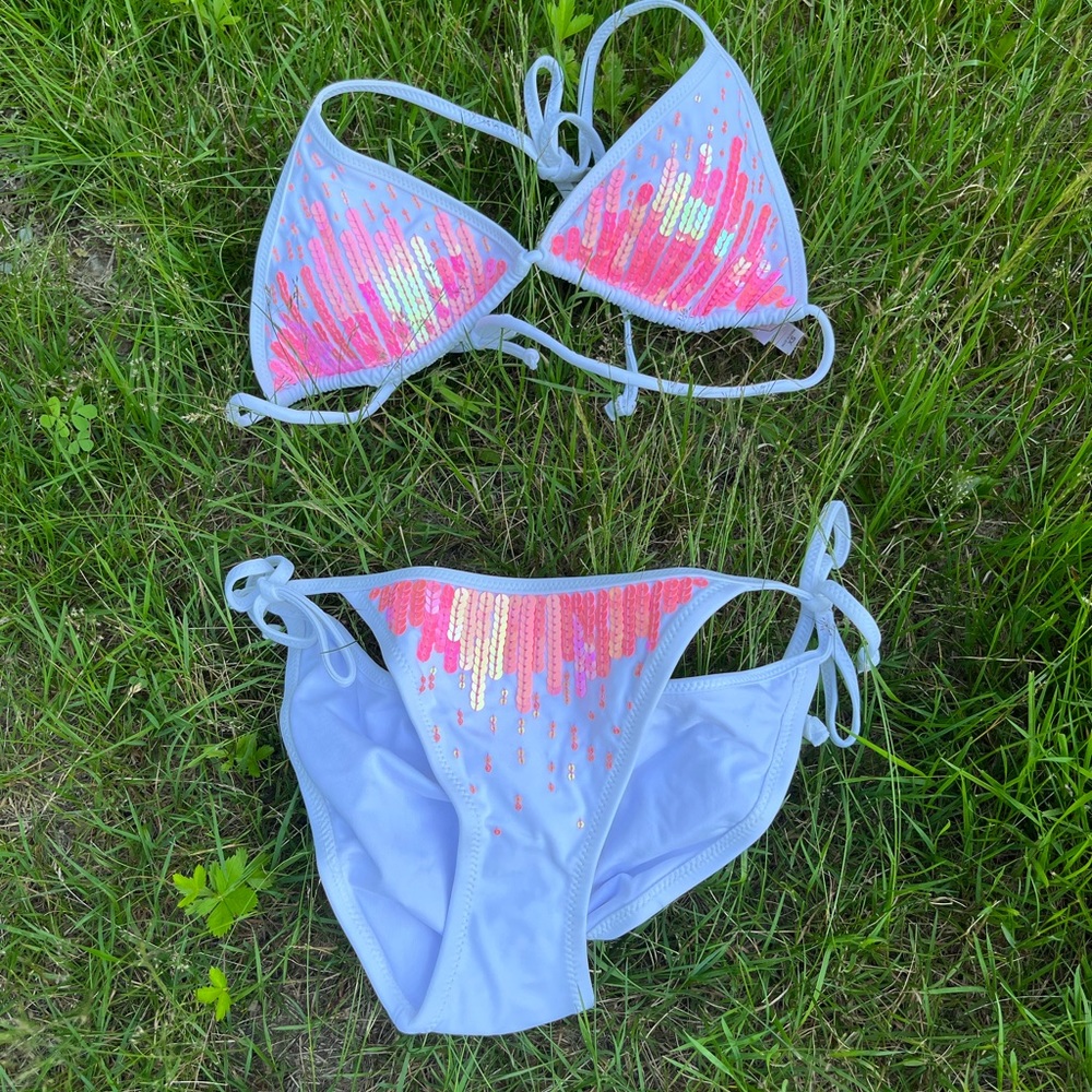 String Bikini - image 1